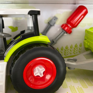 Traktor s vlečkou na šroubování DIY