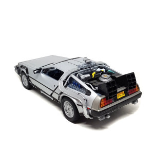 1:24 DeLorean Time Machine 1