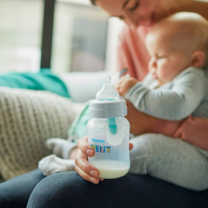 Kojenecká láhev Avent Anti-colic s ventilem AirFree 260 ml