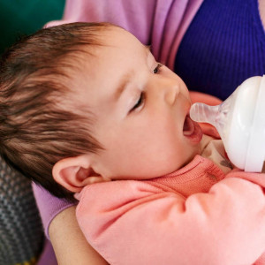 Kojenecká láhev Avent Natural 260 ml růžová