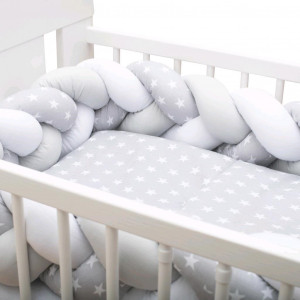 Ochranný mantinel do postieľky vrkoč New Baby Hviezdičky sivo-biely