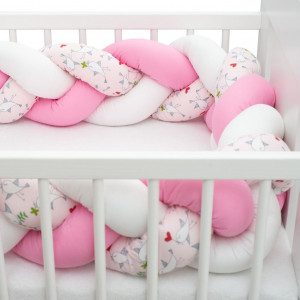 Ochranný mantinel do postieľky vrkoč New Baby Vtáčiky ružovo-biely