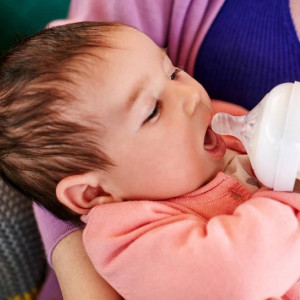 Dojčenská fľaša Avent Natural 260 ml biela jednorožec