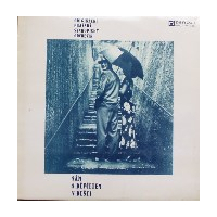 Sam s devcetem v desti